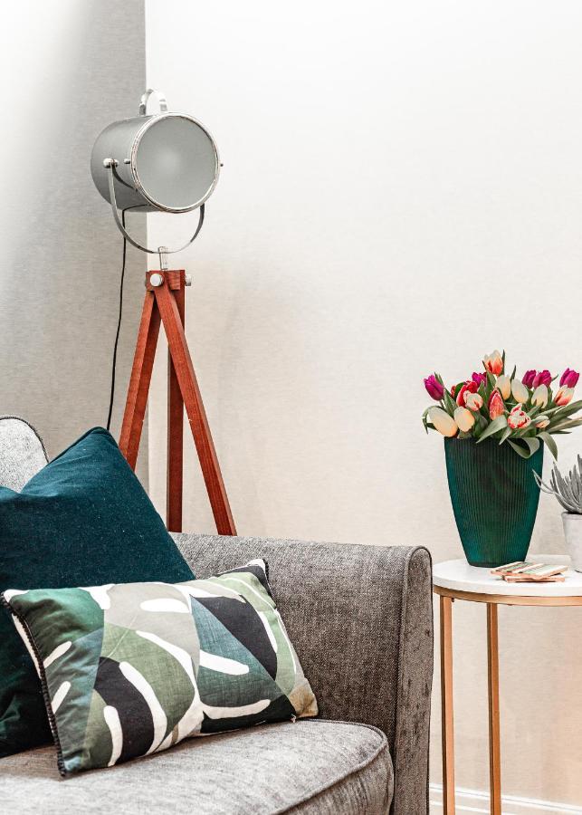 Stylish-Stays The Sanctuary, Stow-On-The-Wold -Luxurious Stylish, Grade II Listed Church Conversion Workspace, Centrally Located Eksteriør bilde
