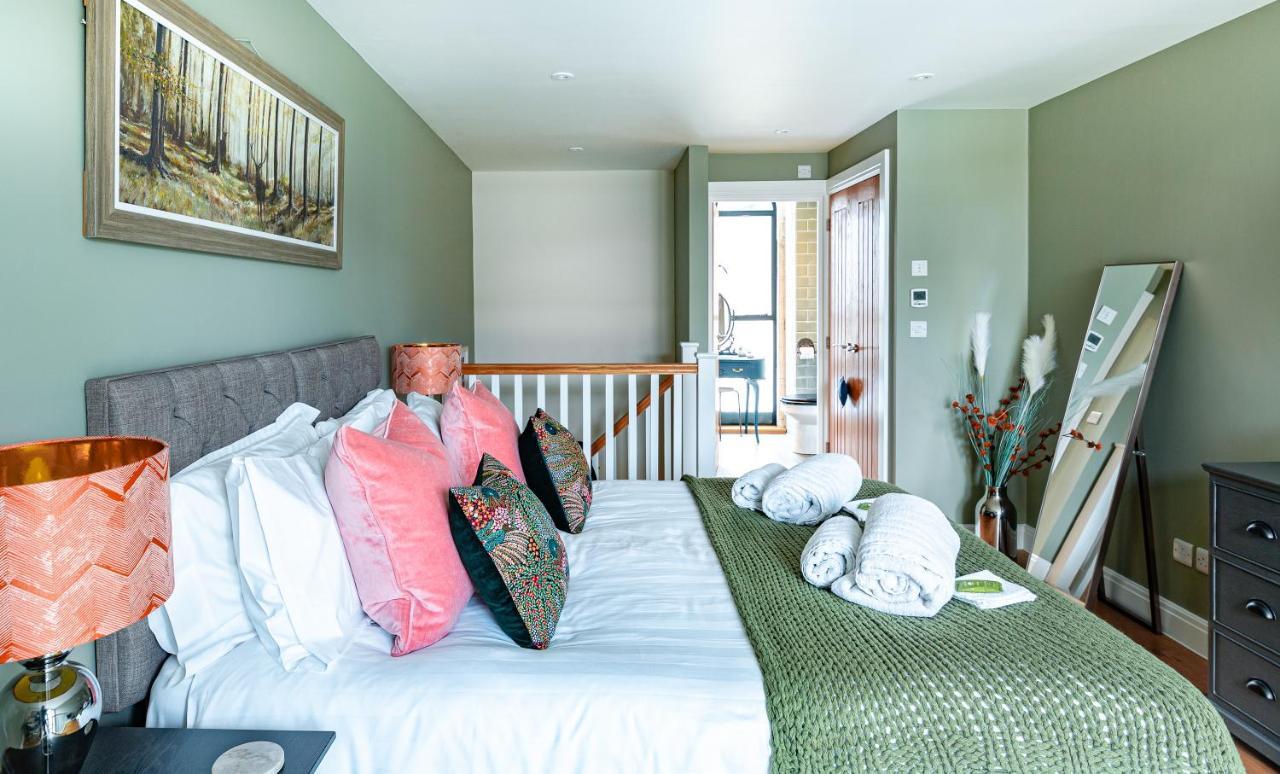 Stylish-Stays The Sanctuary, Stow-On-The-Wold -Luxurious Stylish, Grade II Listed Church Conversion Workspace, Centrally Located Eksteriør bilde