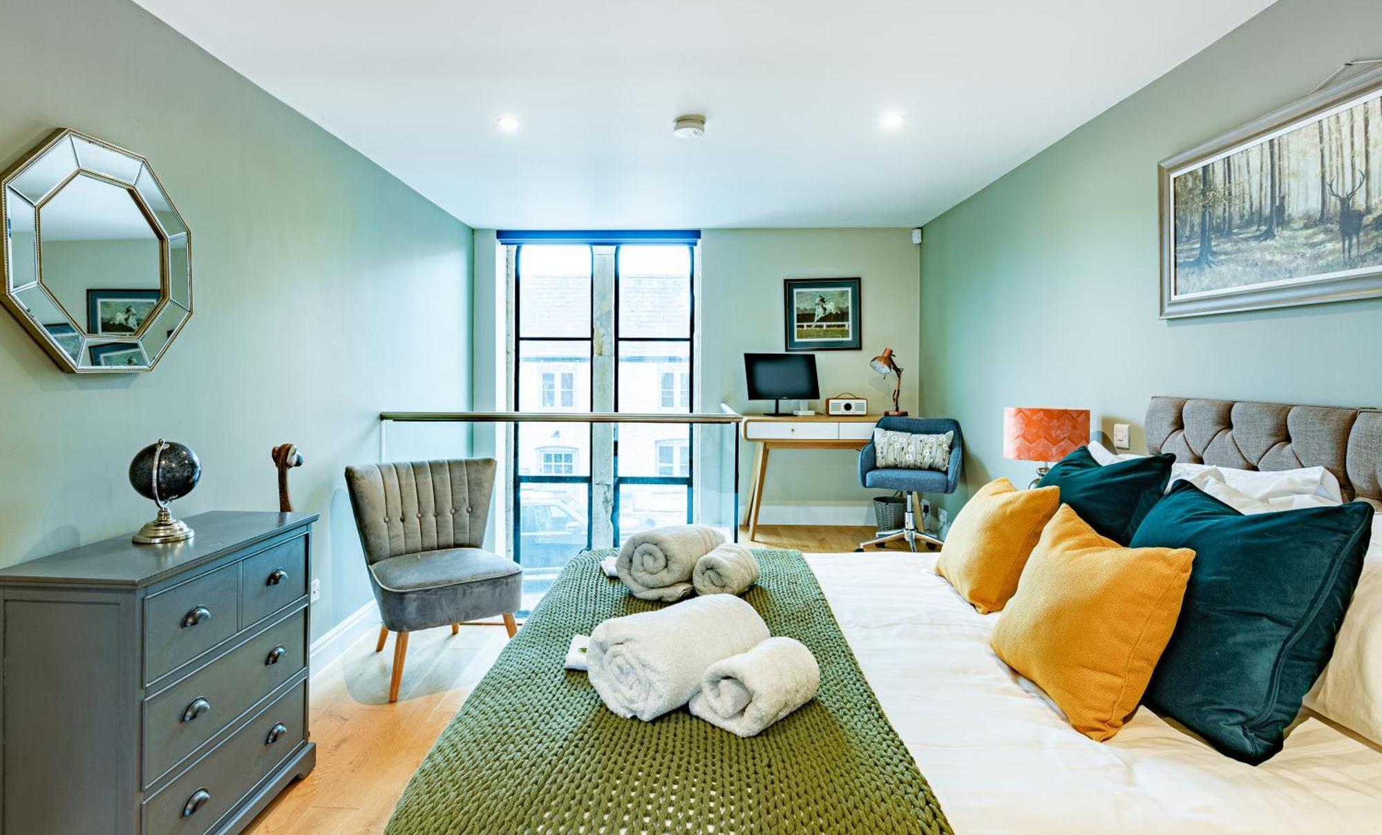 Stylish-Stays The Sanctuary, Stow-On-The-Wold -Luxurious Stylish, Grade II Listed Church Conversion Workspace, Centrally Located Eksteriør bilde