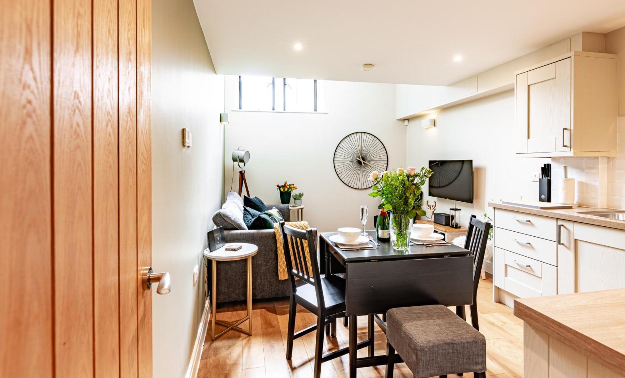 Stylish-Stays The Sanctuary, Stow-On-The-Wold -Luxurious Stylish, Grade II Listed Church Conversion Workspace, Centrally Located Eksteriør bilde
